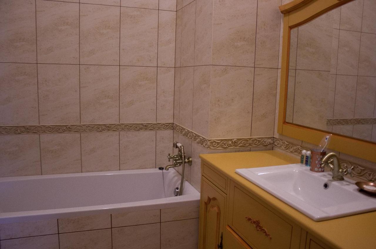 Арт-Готель "Династія" Bila Tserkva Exterior foto